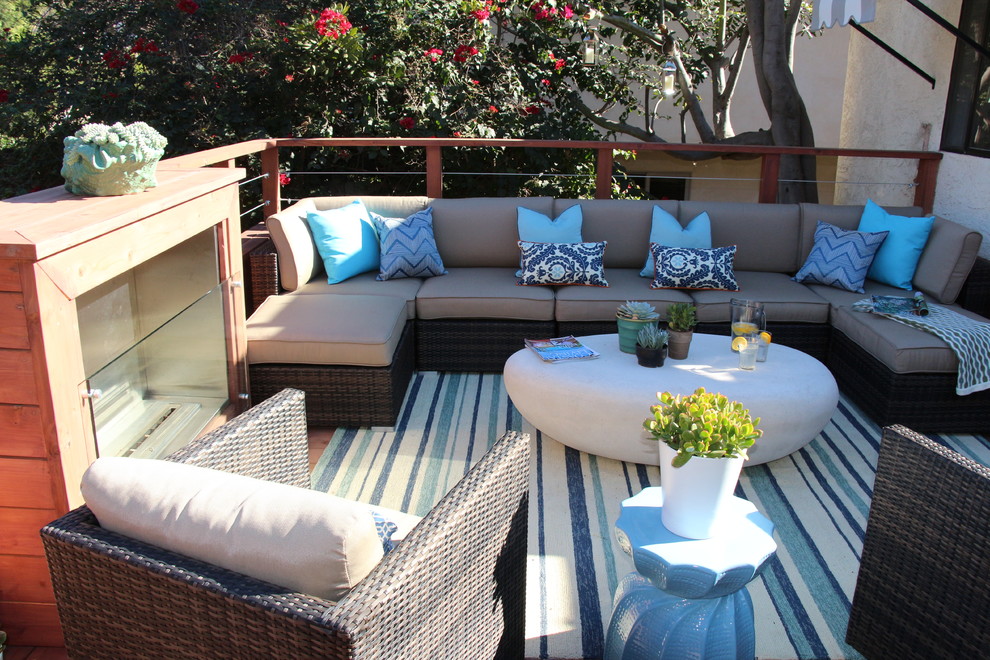 Design ideas for a mid-sized beach style backyard deck in Los Angeles with a fire feature.