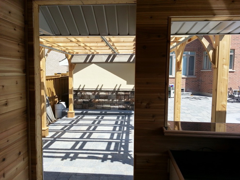 Inspiration for a rustic home design remodel in Toronto
