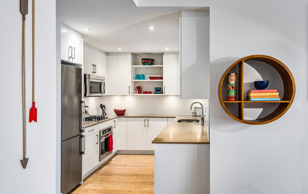 Transitional kitchen photo in Ottawa