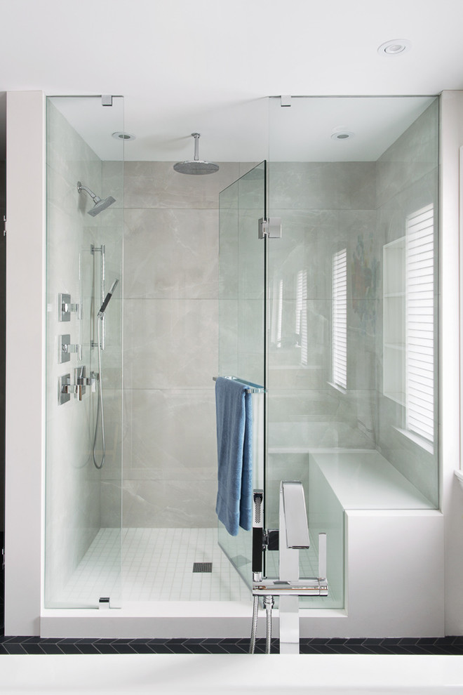 This is an example of a mid-sized contemporary master bathroom in Toronto with an alcove shower, gray tile, porcelain tile, white walls, porcelain floors, engineered quartz benchtops, white floor and a hinged shower door.