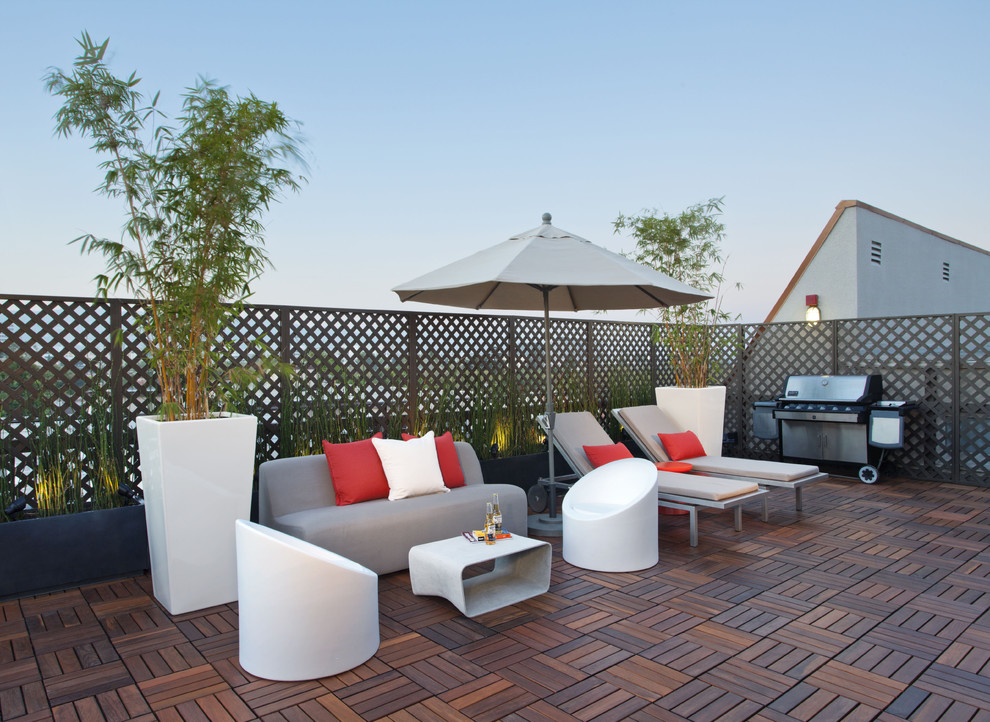 Design ideas for a large eclectic rooftop deck in Los Angeles with no cover.