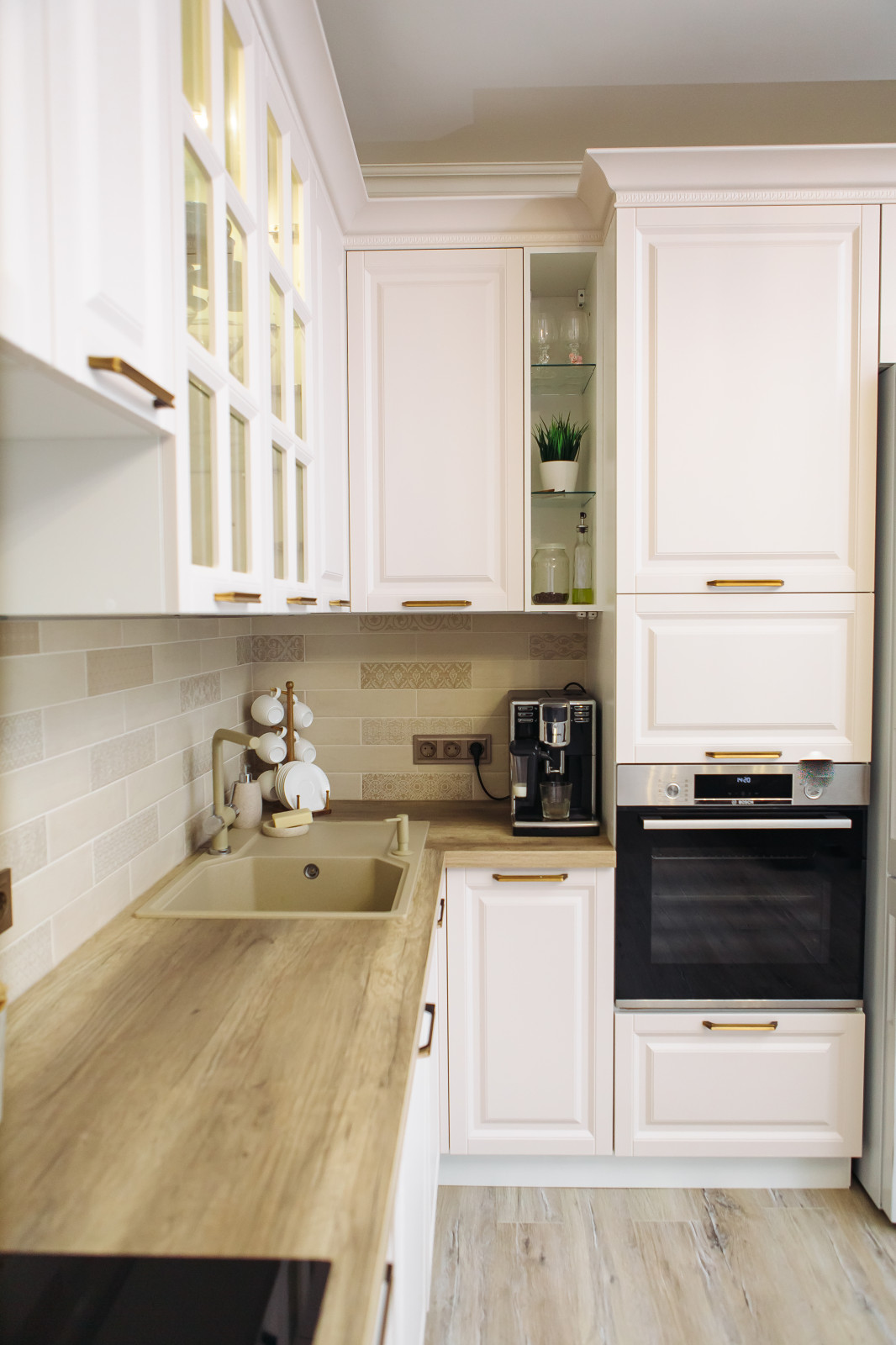 Светлая кухня-гостиная в ЖК Цивилизация