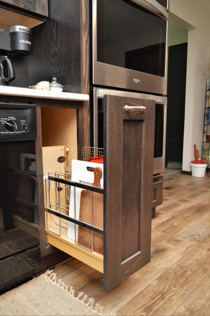 Dark Oak Kitchen. Haas Signature Collection rustikt-koekken