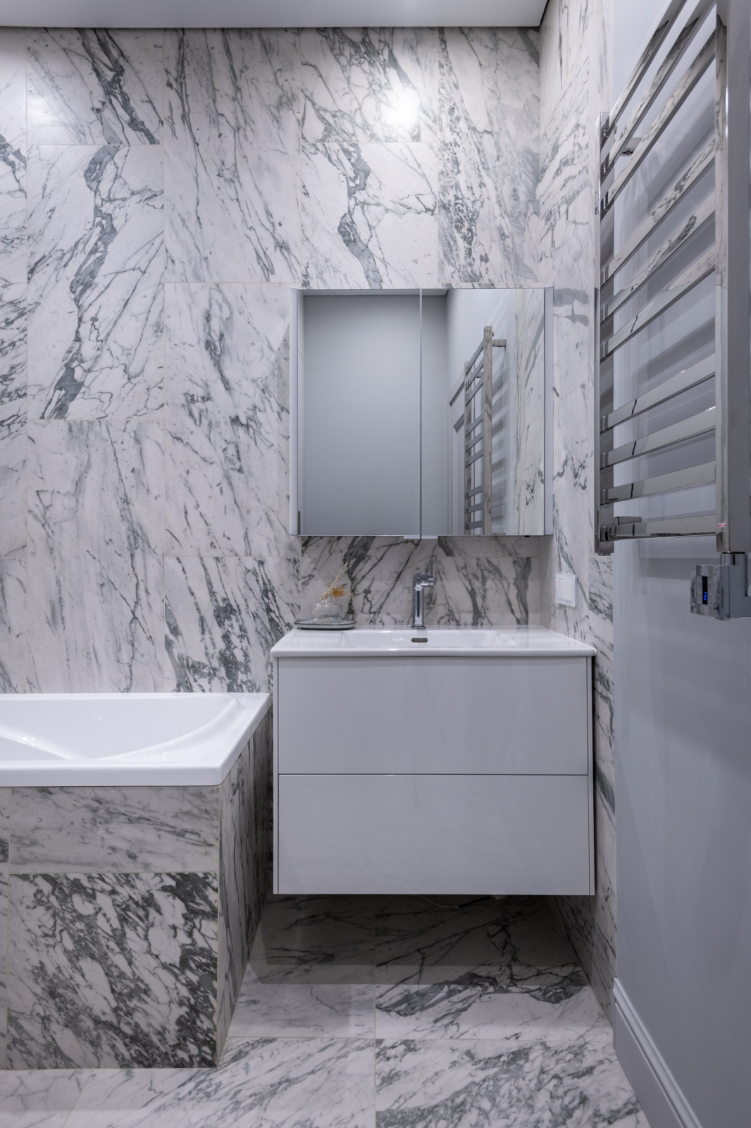 Журнал «Идеи Вашего Дома» назвал этот интерьер «обволакивающий уютом»