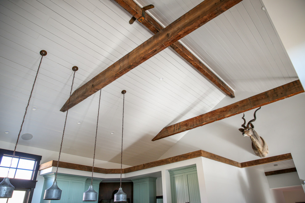 Example of a mountain style home design design in Calgary