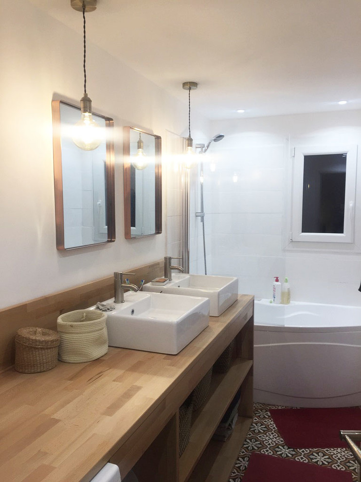 Ispirazione per una stanza da bagno scandinava di medie dimensioni