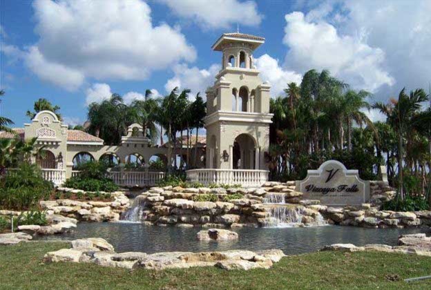 Entry/Pool Features mediterranean-entry