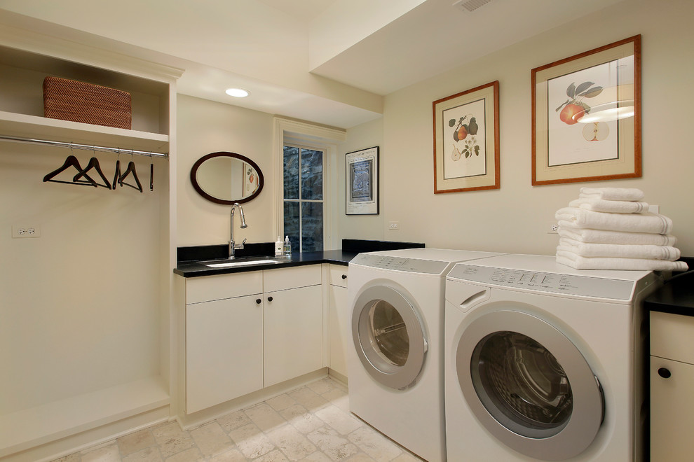 Design ideas for a traditional laundry room in Chicago.