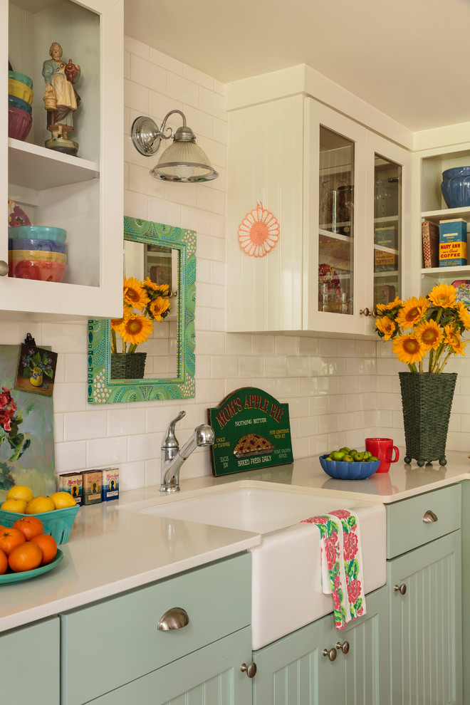 Kitchen - farmhouse kitchen idea in Los Angeles