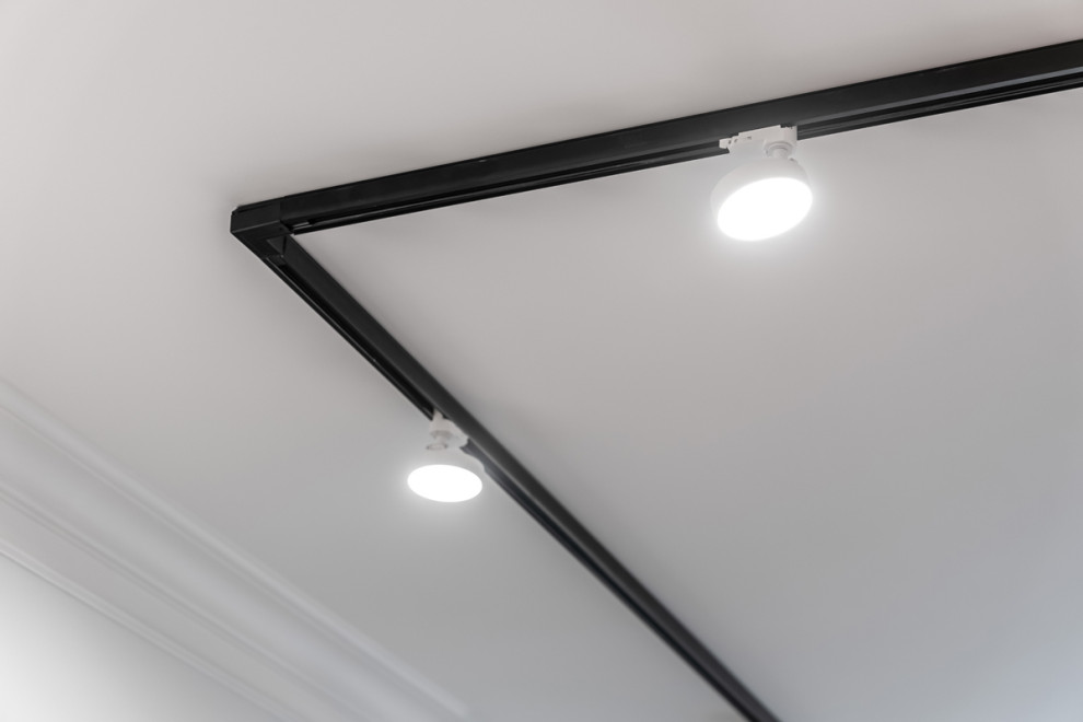 Гостиная с леопардом в зарослях борщевика