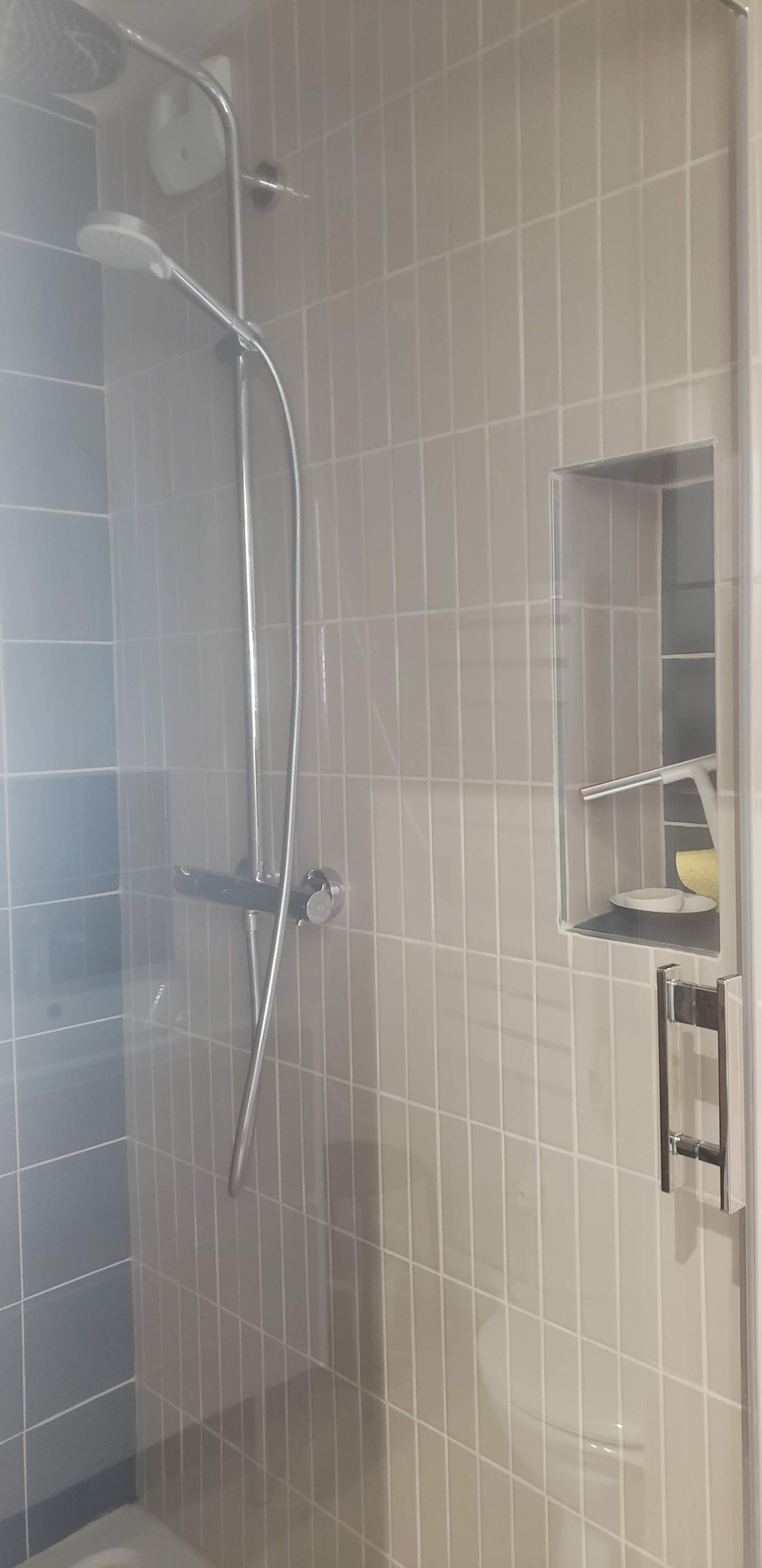 Nouvelle douche avec création d'une niche, et nouveau carrelage mural