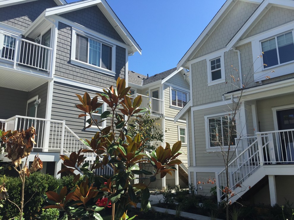 Example of a transitional home design design in Vancouver