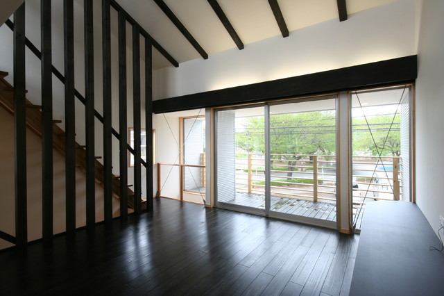 冬至日の家 modern-wohnbereich
