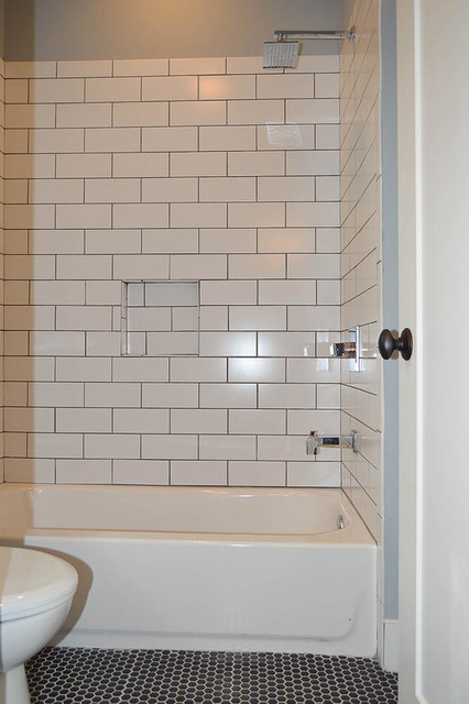 Iverson klassisch-modern-badezimmer