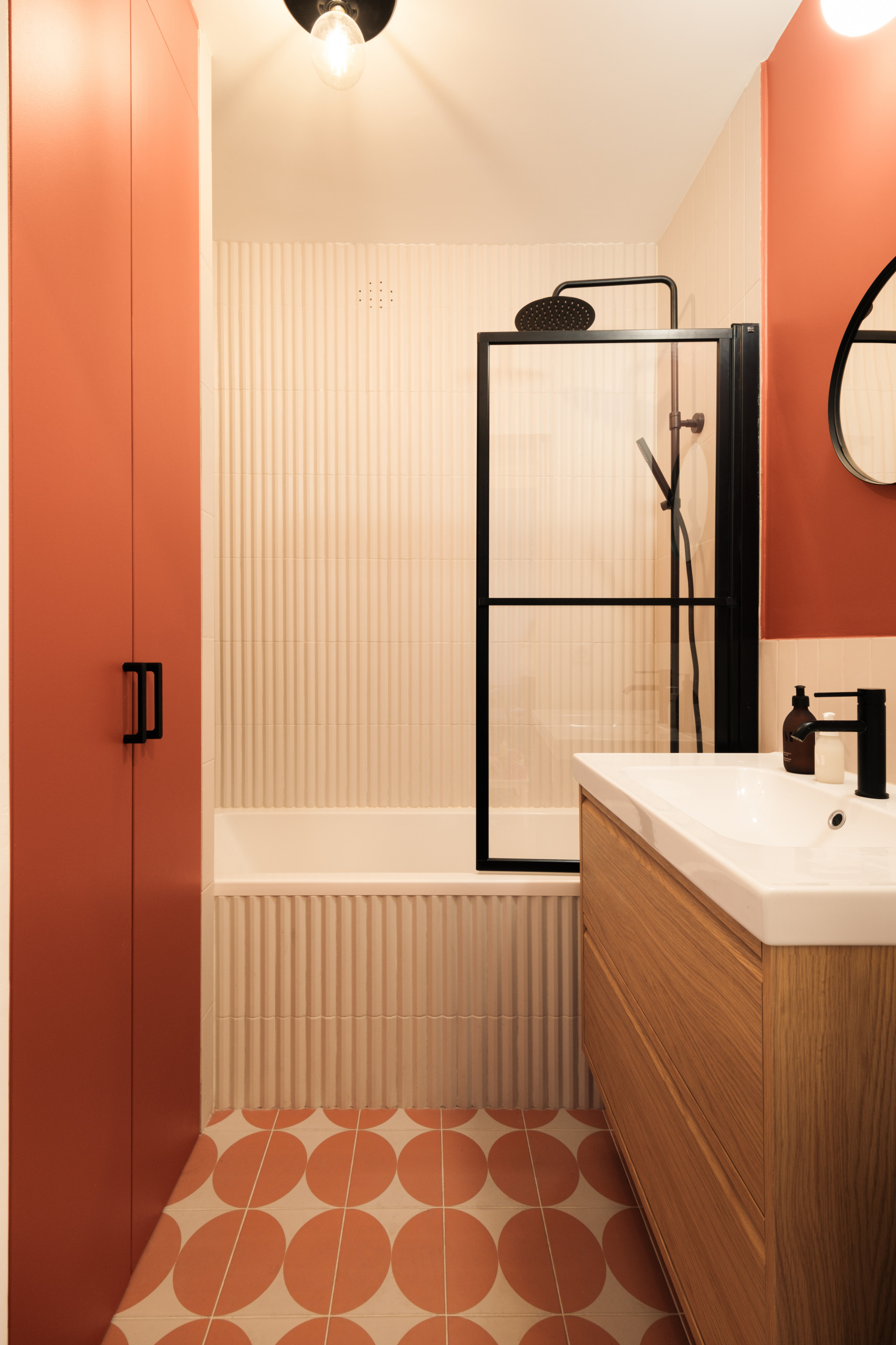 Rénovation colorée d’un appartement années 50