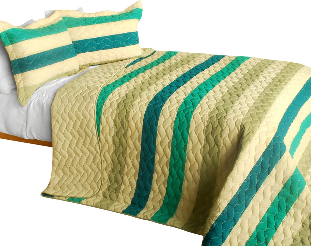 Distant Lands 3PC Patchwork Quilt Set (Full/Queen Size) Contemporary Quilts And Quilt Sets