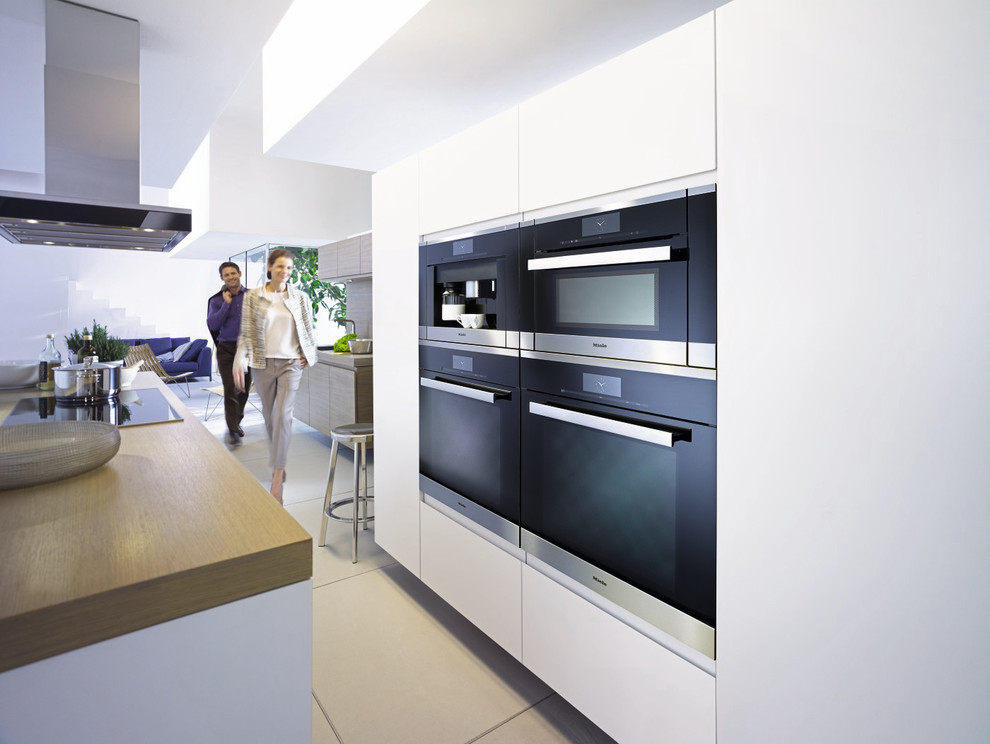 Inspiration for a contemporary kitchen remodel in Los Angeles