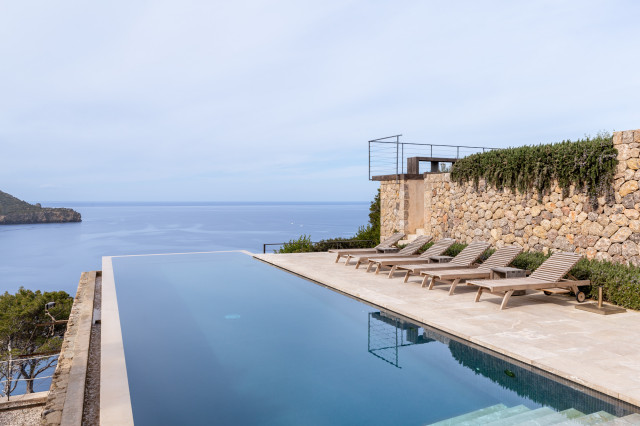 The S&oacute;ller View modern-pools