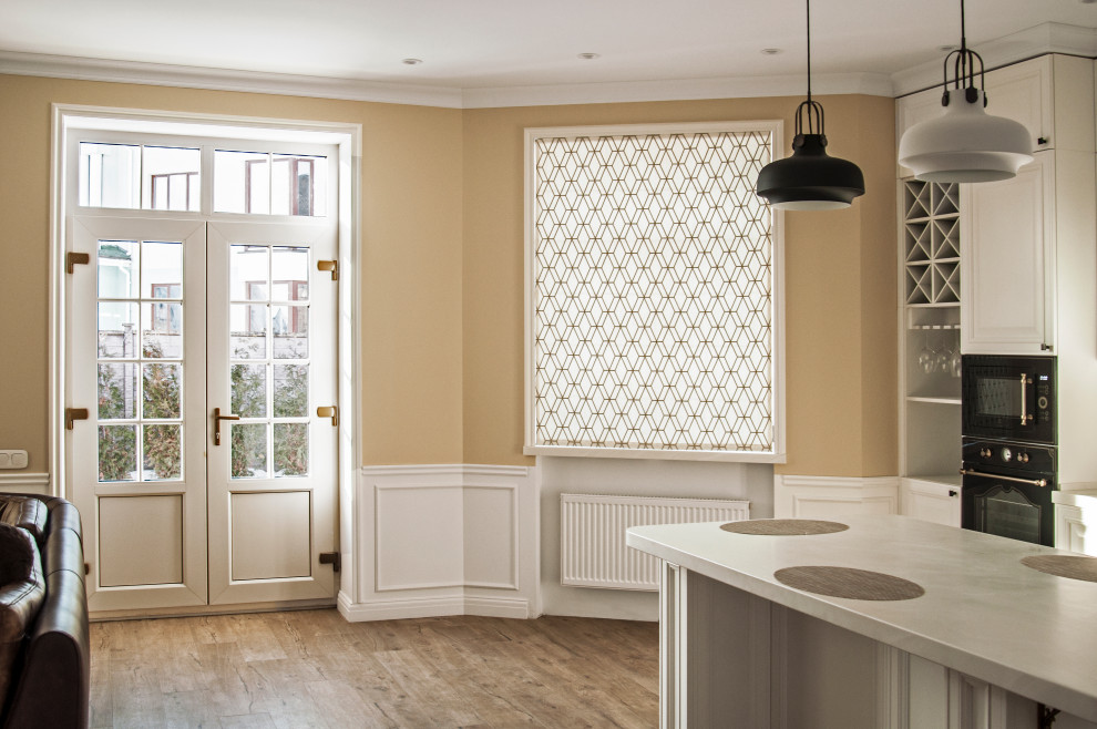 Римские шторы в классической кухне