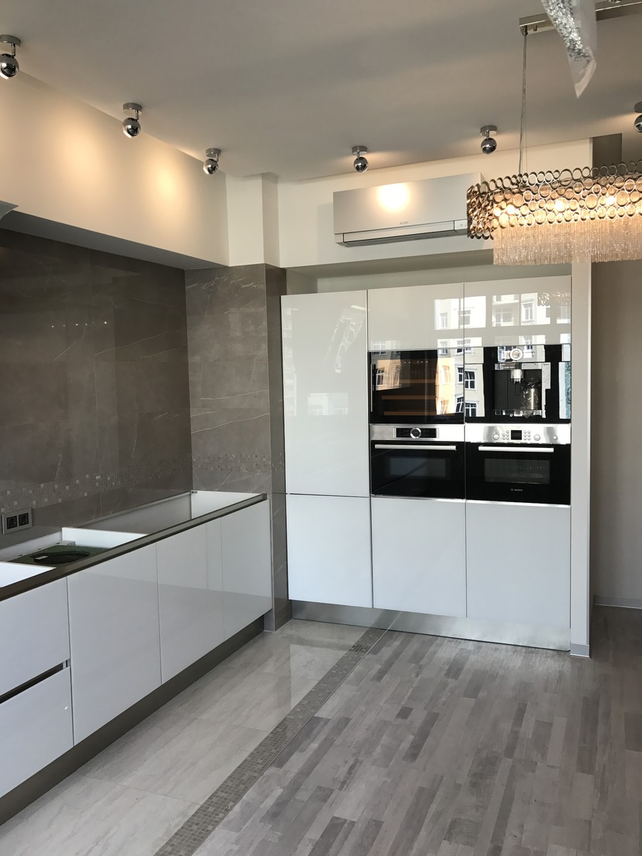 кухня из стекла