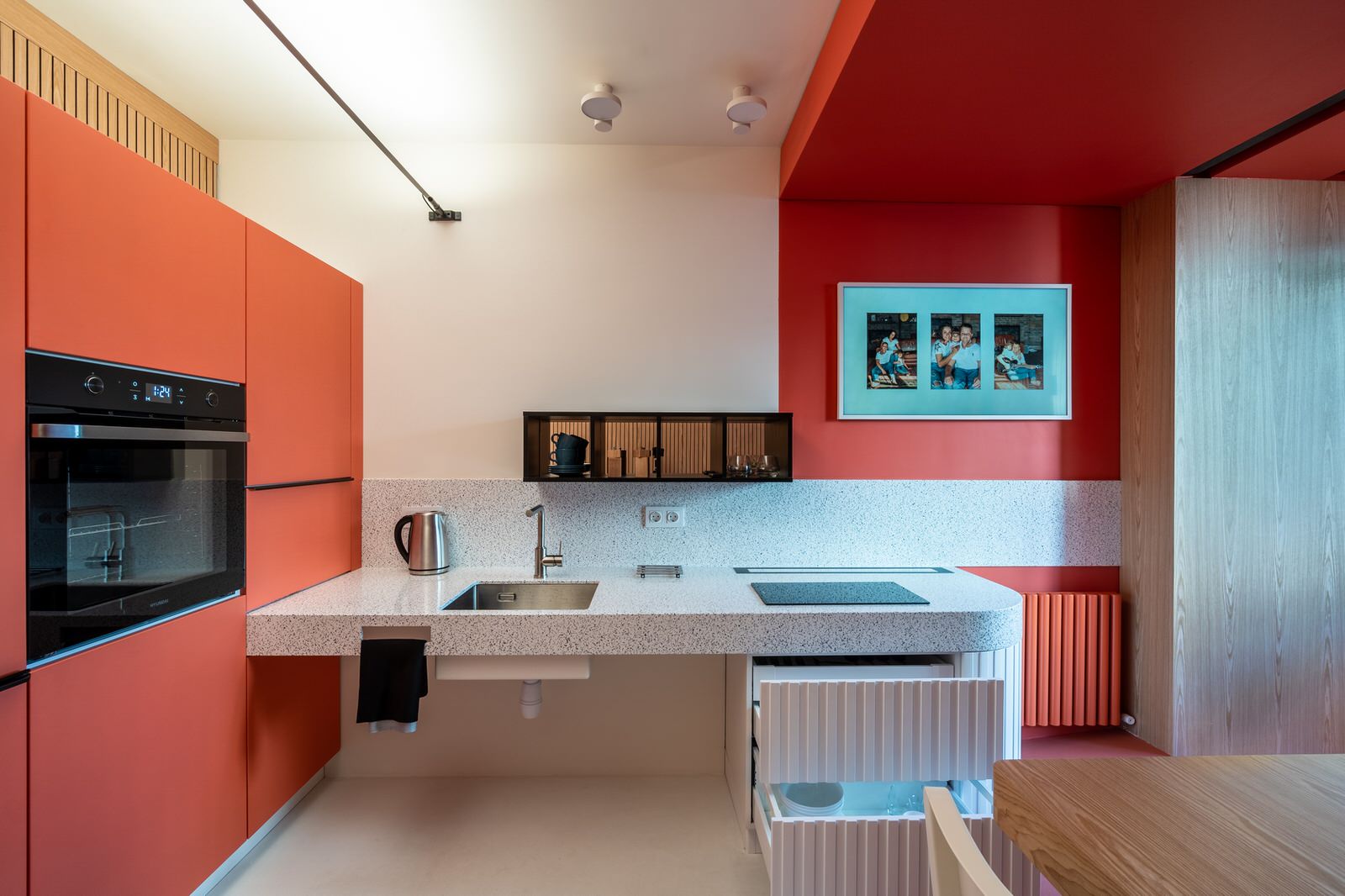 Кухня в коралловом ожерелье