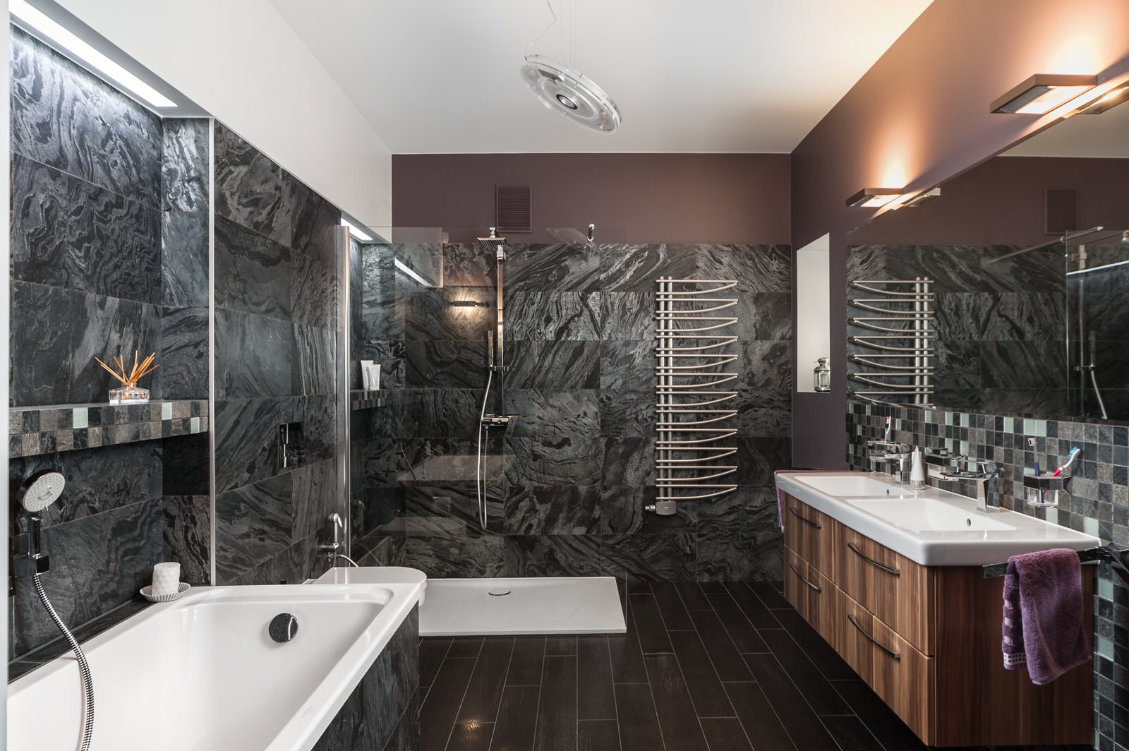 Яркий серый