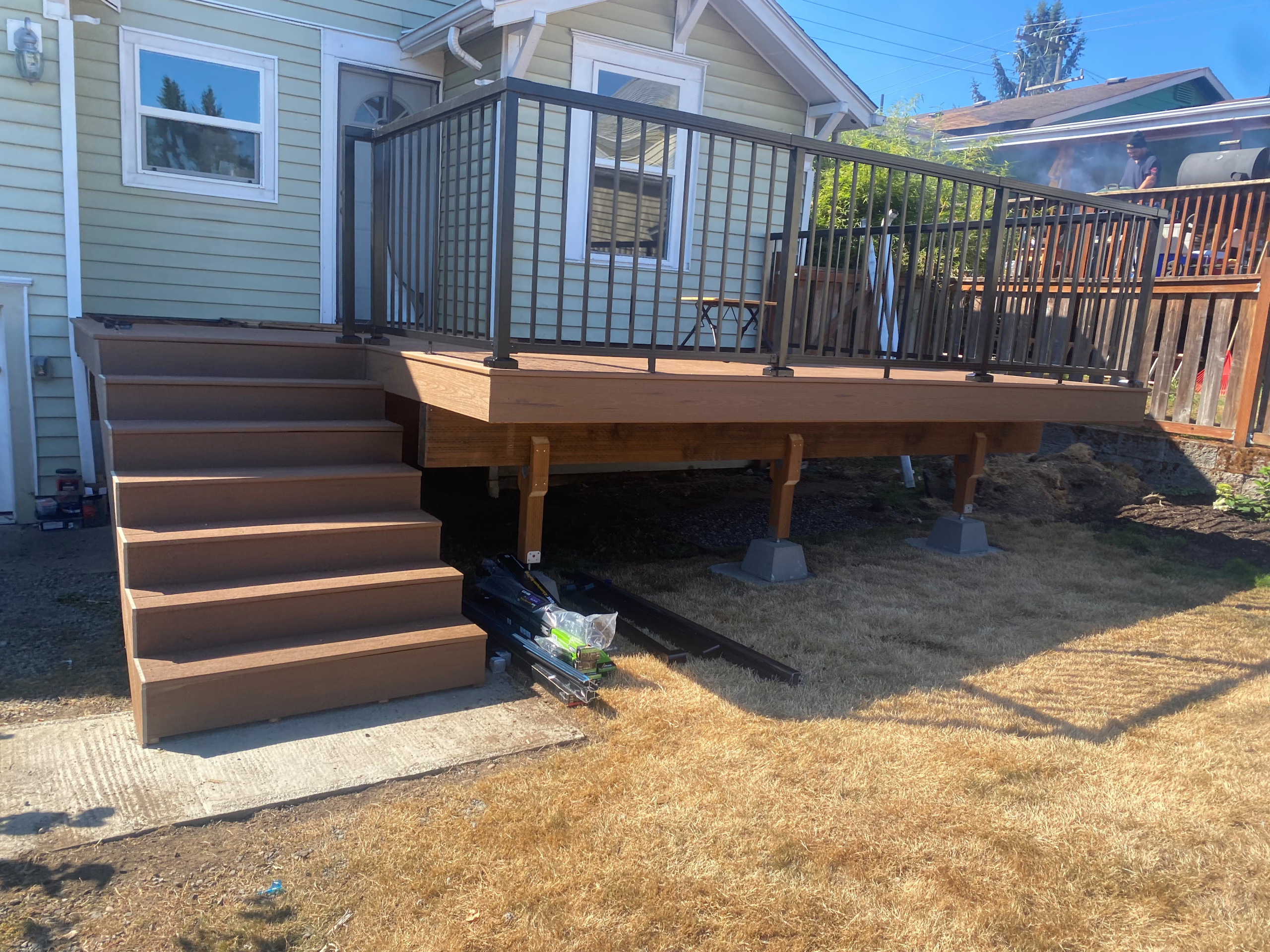 Composite Deck with Aluminum Railing