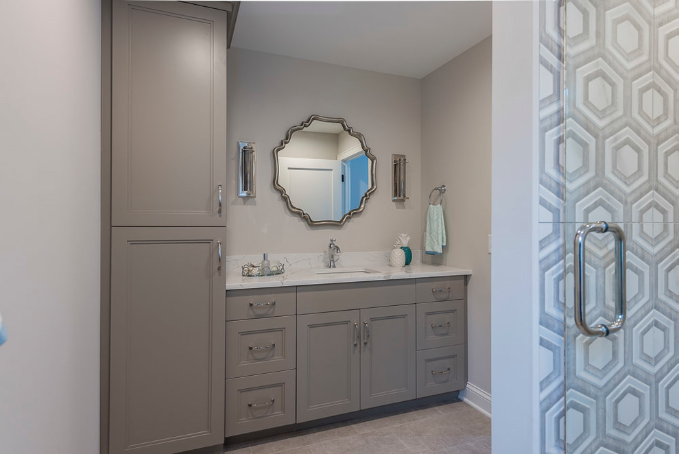 Example of a transitional bathroom design in Minneapolis