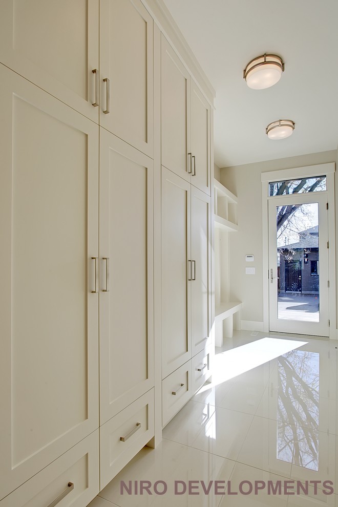 Transitional entryway photo in Calgary