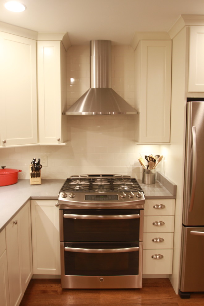 Example of a transitional kitchen design in DC Metro