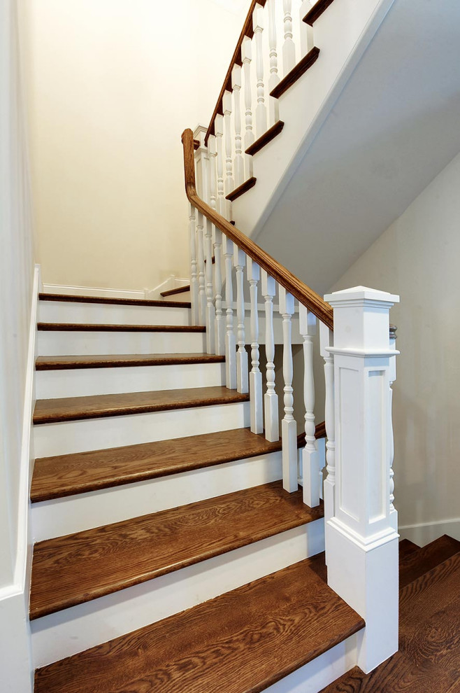 Example of a transitional home design design in Chicago
