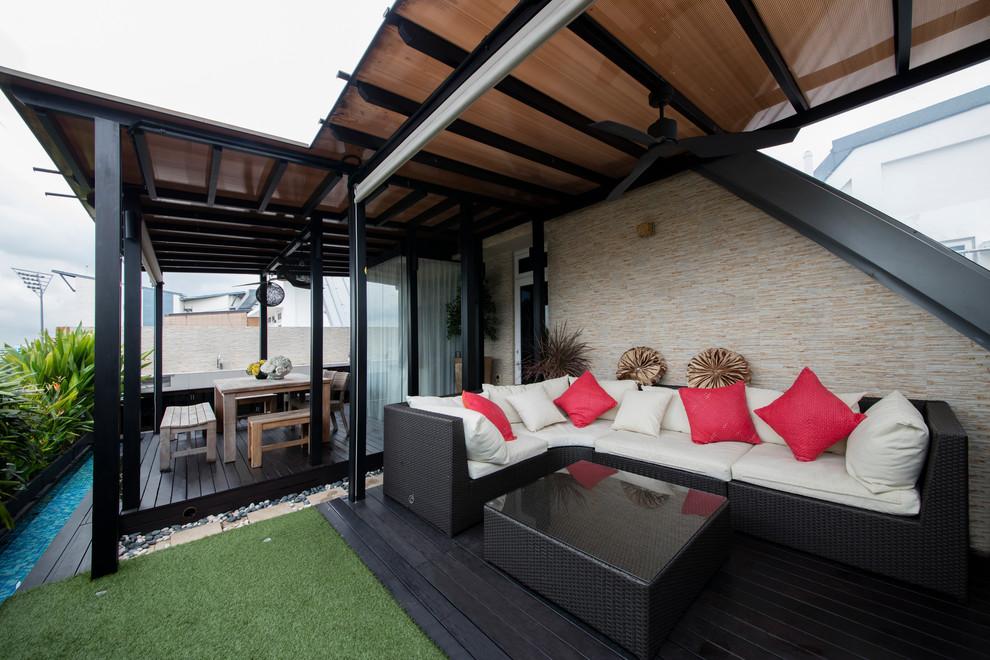 Inspiration for a contemporary verandah in Singapore.
