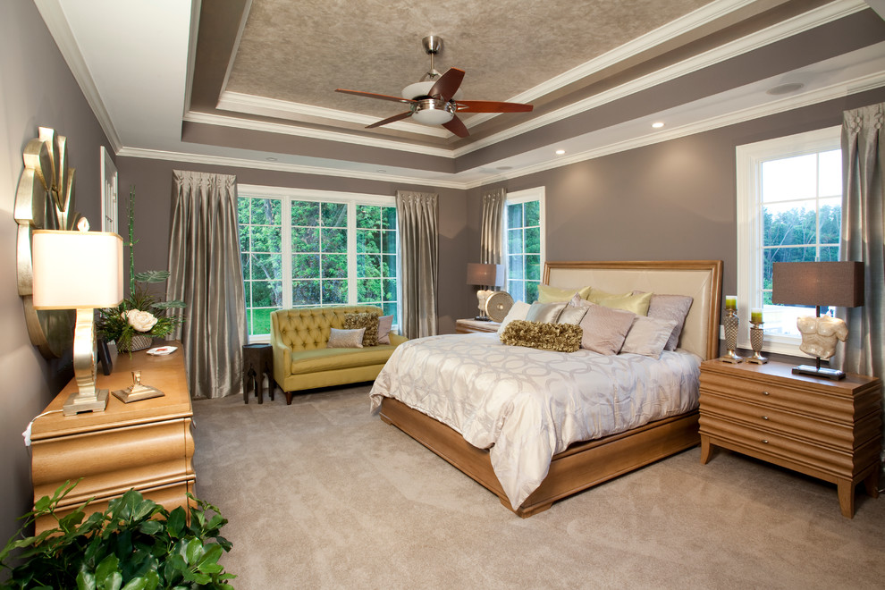 This is an example of a contemporary bedroom in Cincinnati.