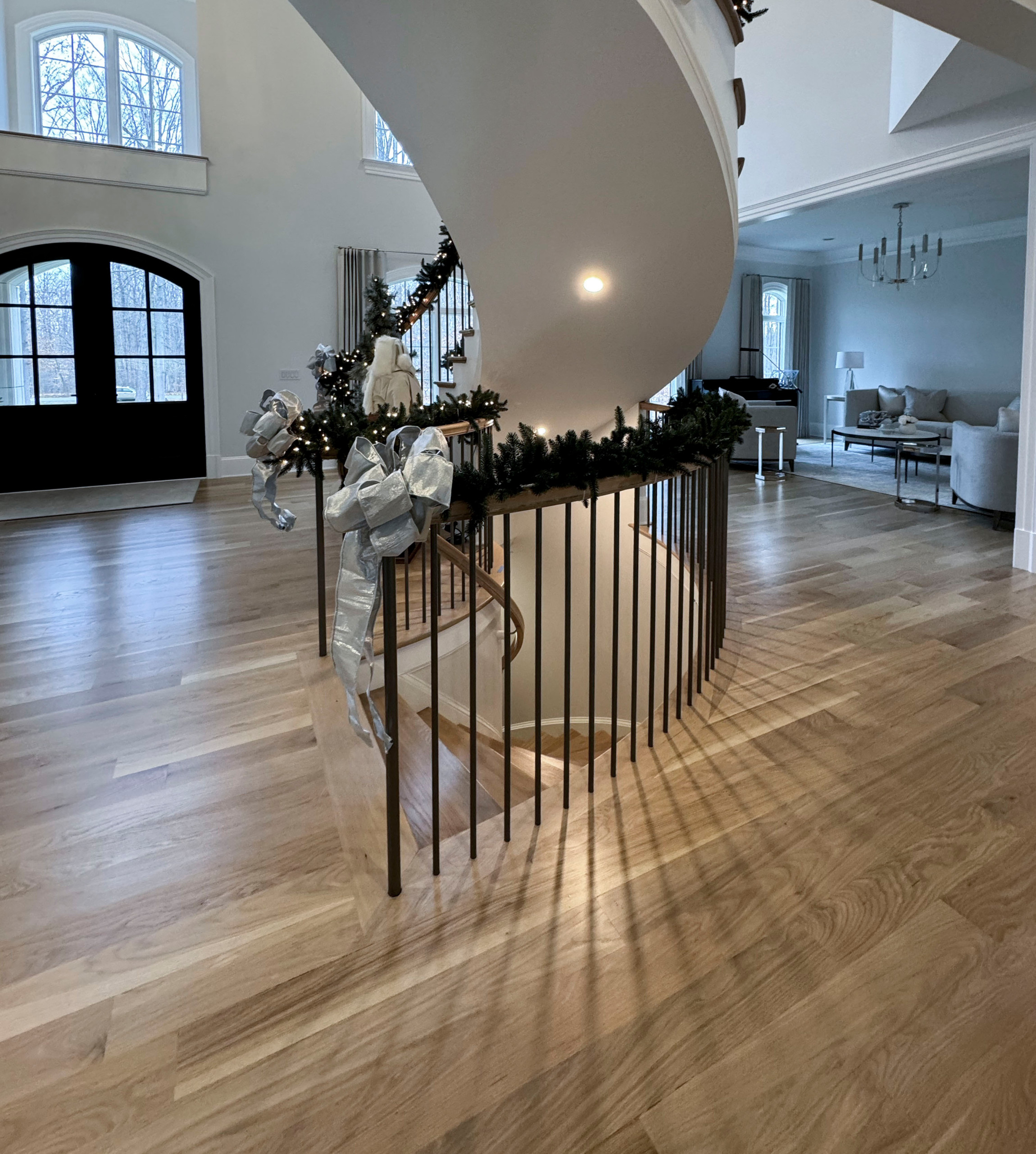 116_Elegant & Eye-catching Curved Staircase, Leesburg VA 20175