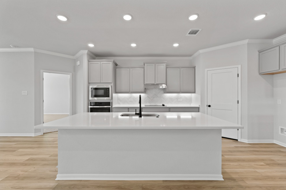 Transitional kitchen photo in Austin