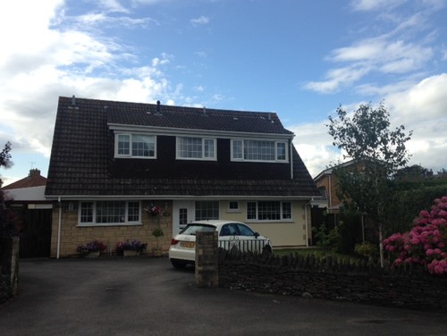 Help! how to modernise / increase curb appeal on my 1970s dormer house Chalet Bungalow désign