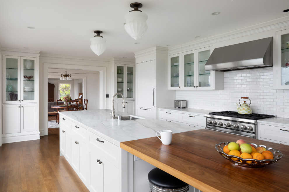 Transitional kitchen photo in Seattle