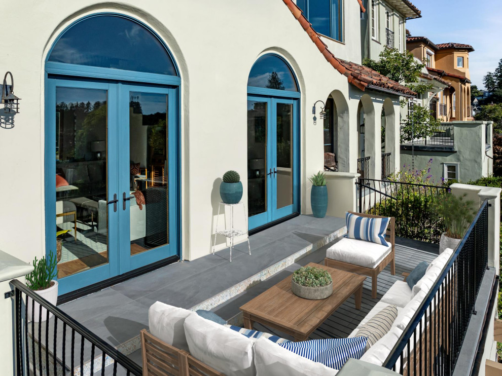 Example of a transitional home design design in San Francisco
