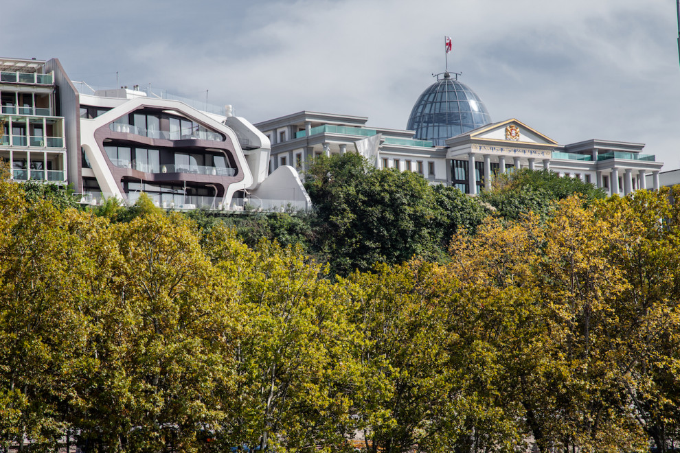 Pipia Panorama residence in Tbilisi / J Mayer H