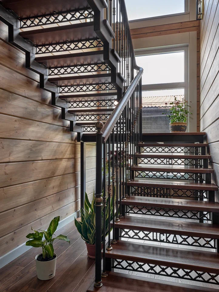 Дом из клееного бруса в стиле шале