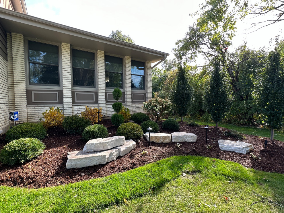 This is an example of a transitional landscaping in Chicago.