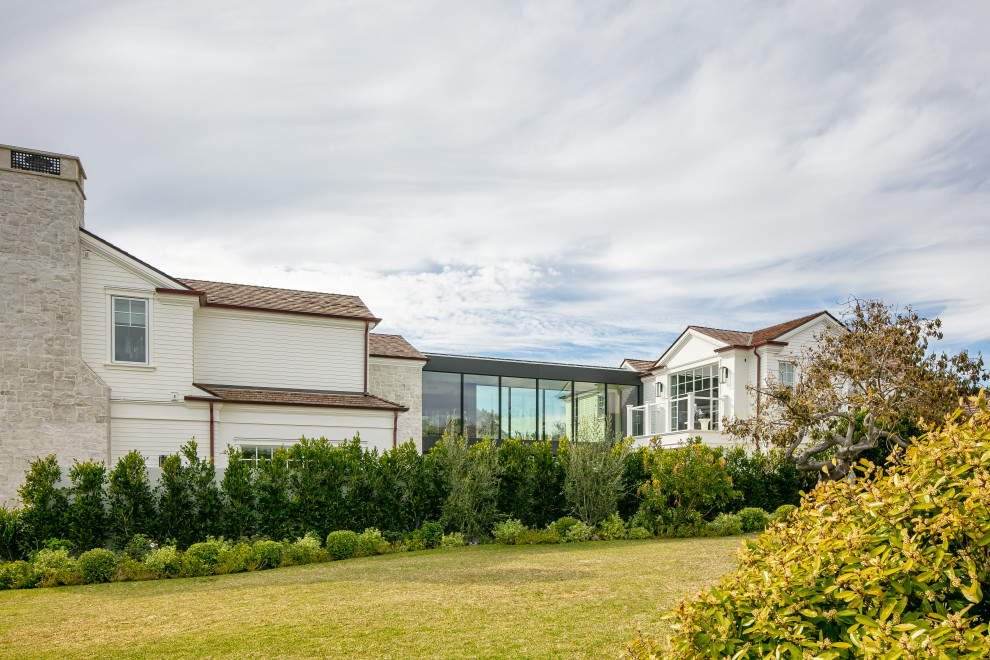Example of a transitional exterior home design in Orange County