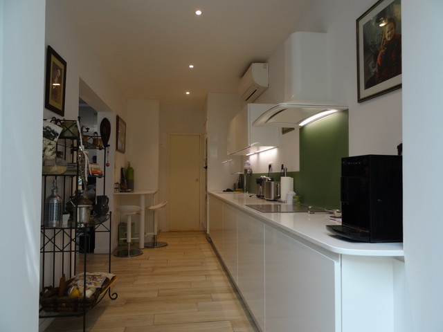 Cuisine Design Laque Blanc Brillant Plan De Travail Quartz Blanc Credence Verre Moderne Marseille Par Cuisine Connexion