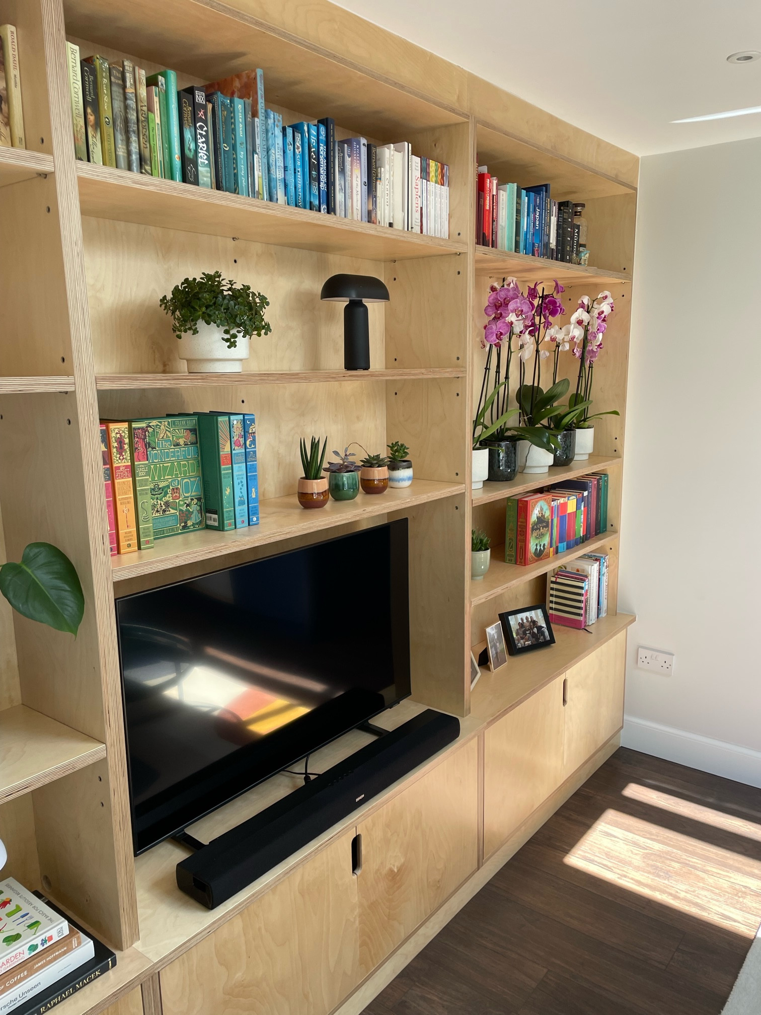 Natural Bespoke Media Unit