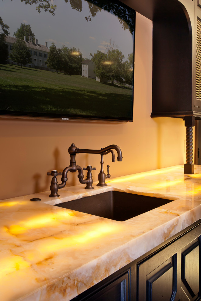 Home design - rustic home design idea in Detroit