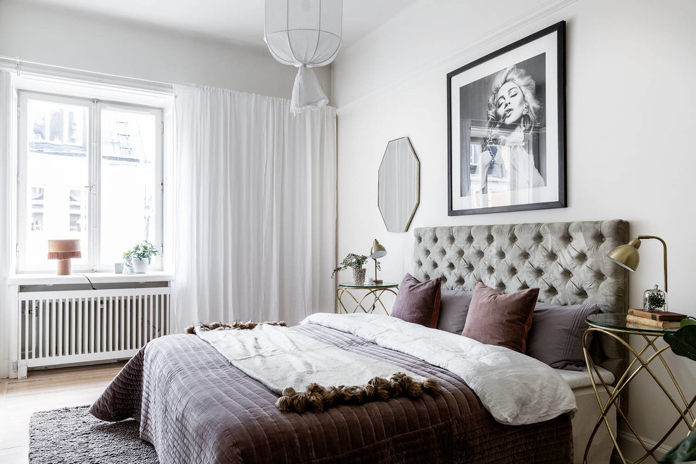 This is an example of a contemporary guest bedroom in Stockholm with white walls.