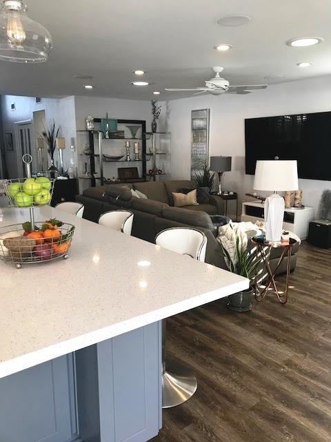 Transitional home design photo in Phoenix