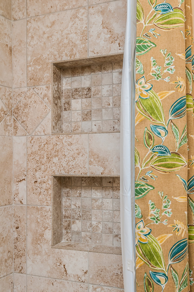 Example of a transitional home design design in Atlanta