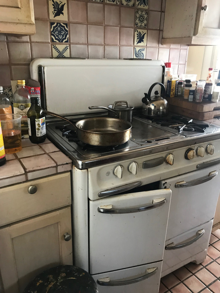 Occupied Staging in Beautiful Eagle Rock