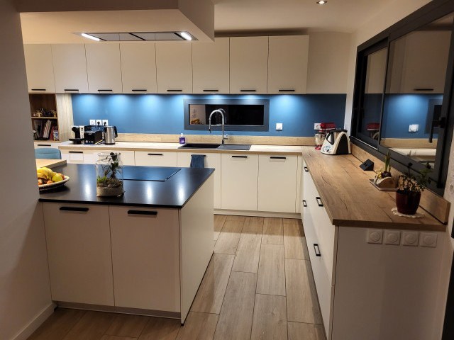 Modèle de cuisine équipée sur mesure conçue et installée à Colomiers ...